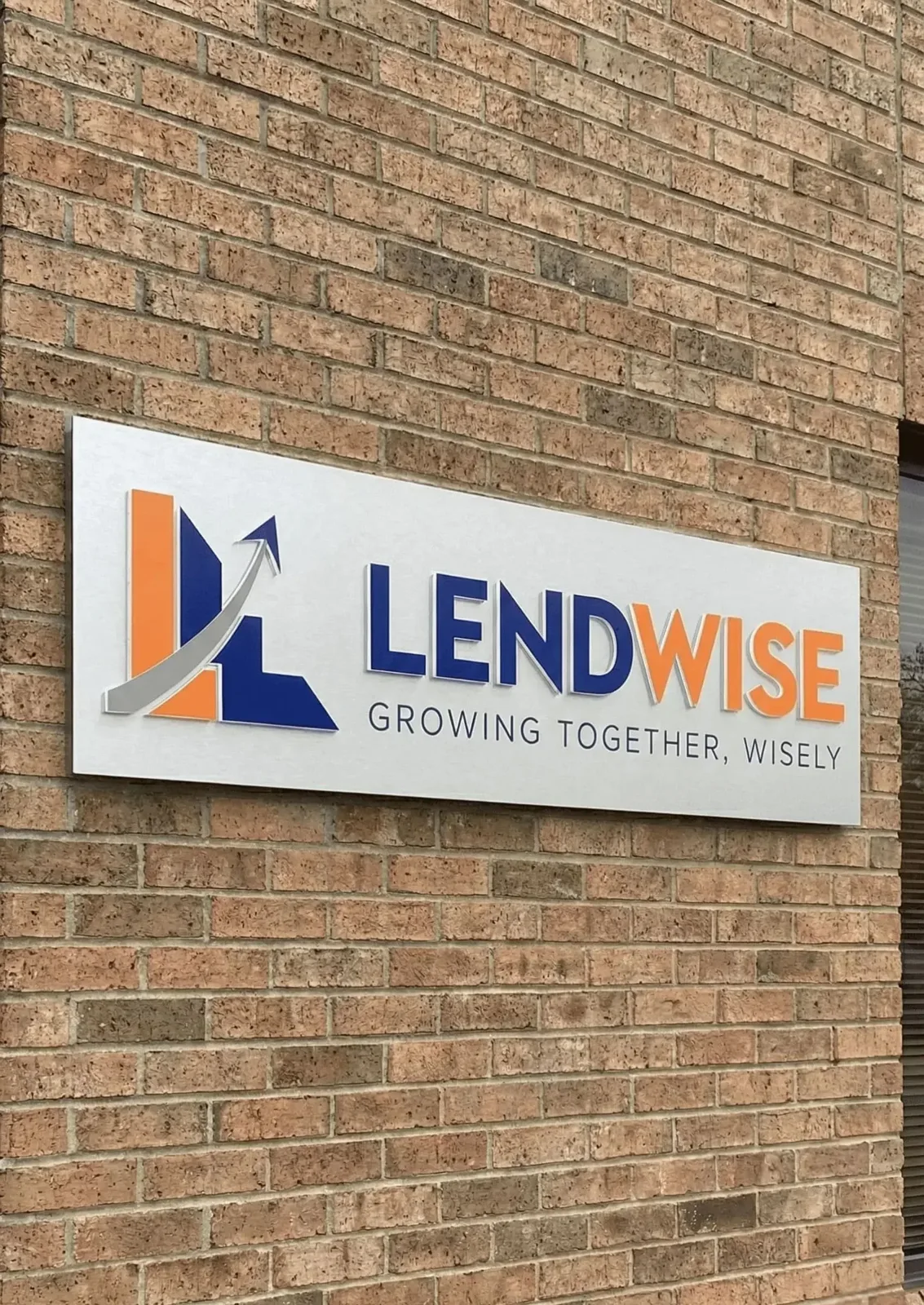 Lendwise · Dimensional lettering